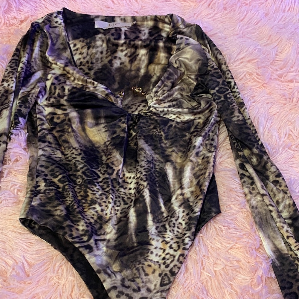 Bodysuit shirt size m